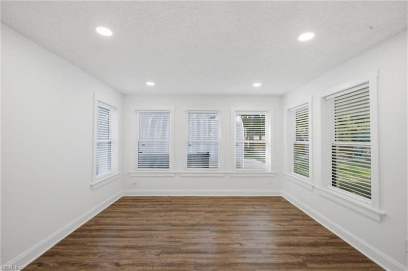 Photo 11 of 50 residential for sale in Chesapeake virginia