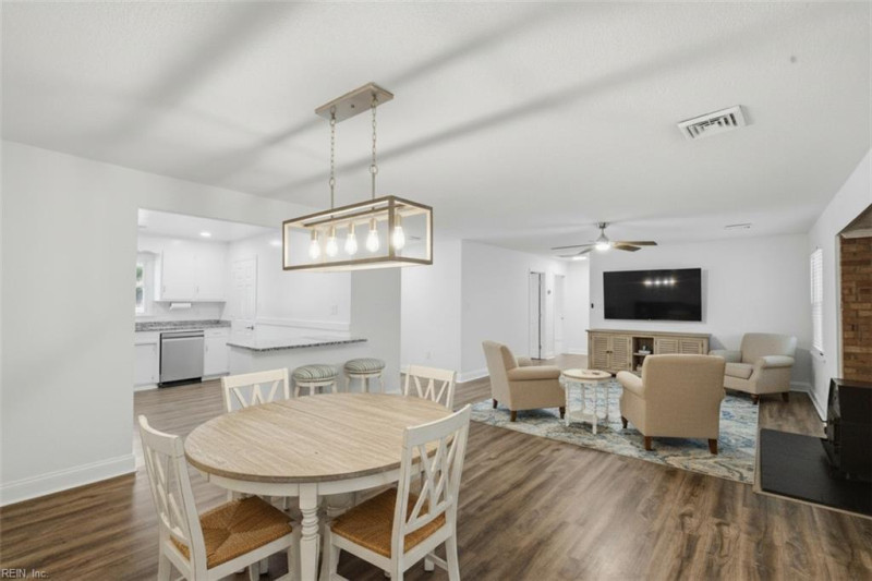 Photo 13 of 50 residential for sale in Chesapeake virginia