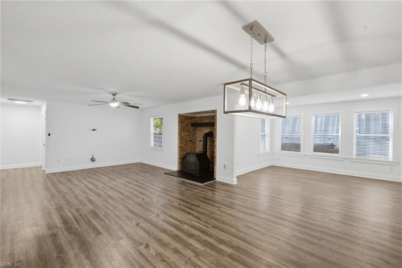 Photo 16 of 50 residential for sale in Chesapeake virginia