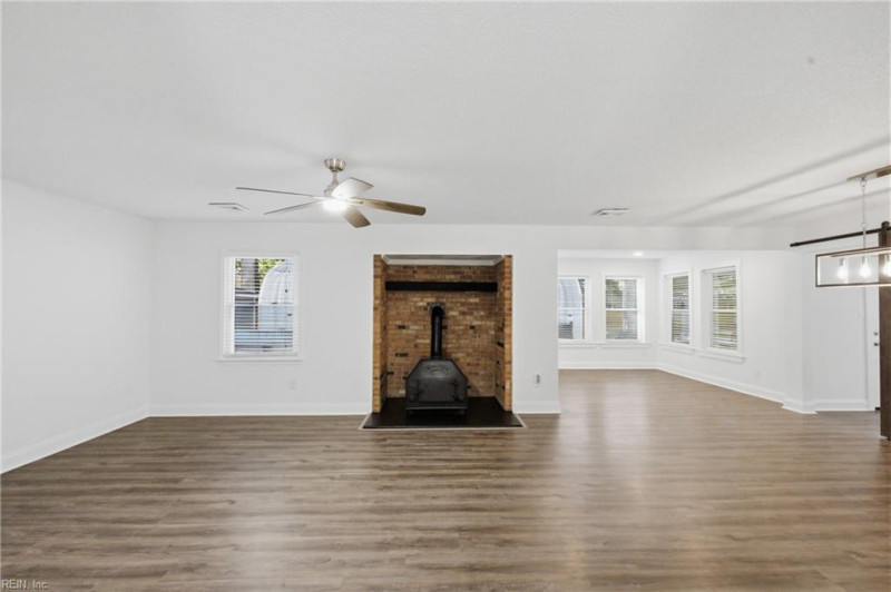 Photo 17 of 50 residential for sale in Chesapeake virginia