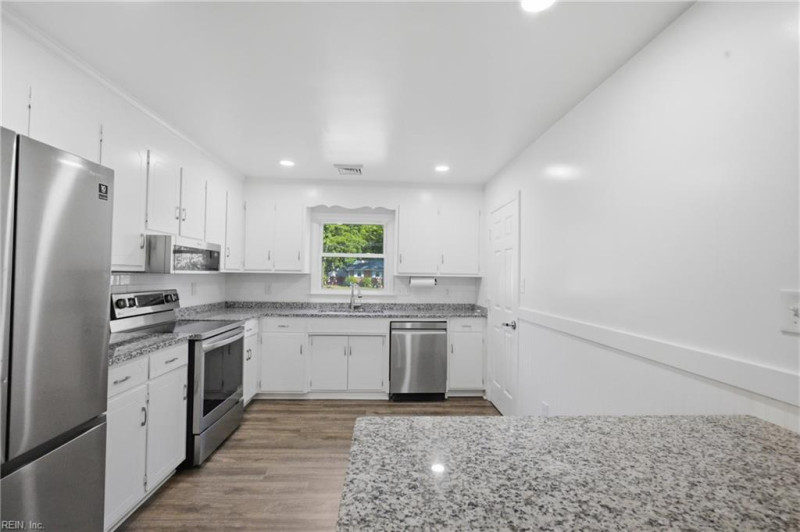 Photo 18 of 50 residential for sale in Chesapeake virginia