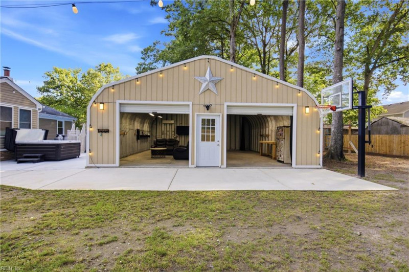 Photo 4 of 50 residential for sale in Chesapeake virginia
