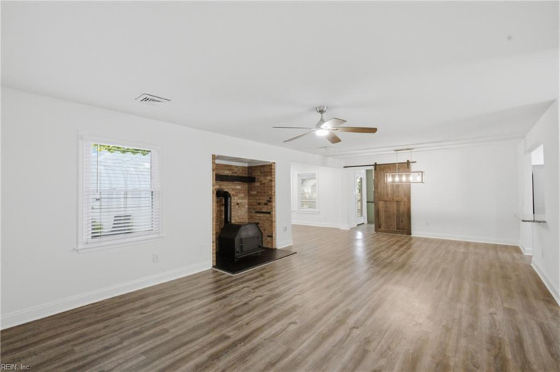 Photo 9 of 50 residential for sale in Chesapeake virginia