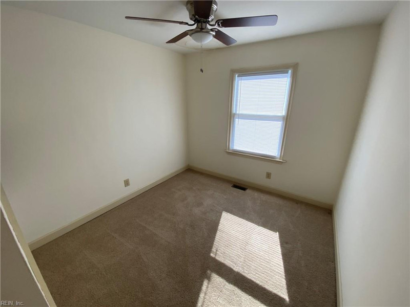 Photo 18 of 29 residential for sale in Chesapeake virginia