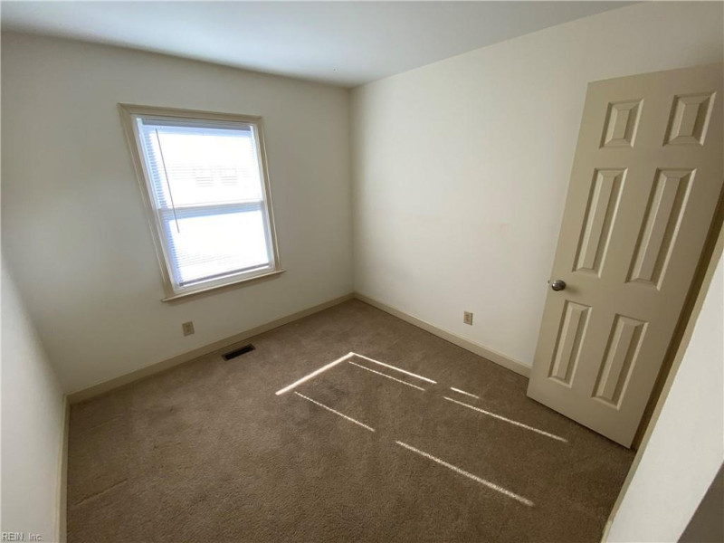 Photo 19 of 29 residential for sale in Chesapeake virginia