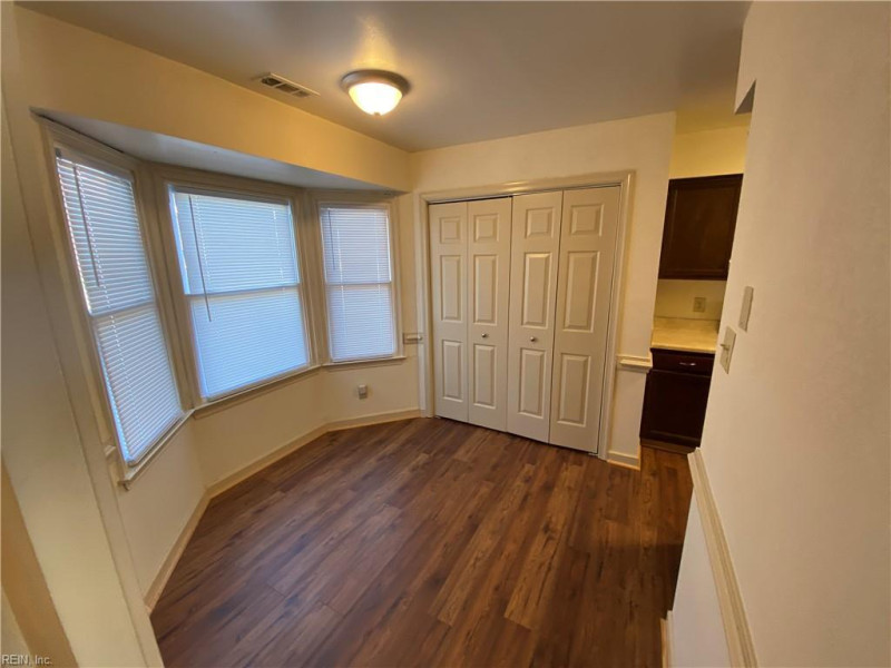 Photo 4 of 29 residential for sale in Chesapeake virginia
