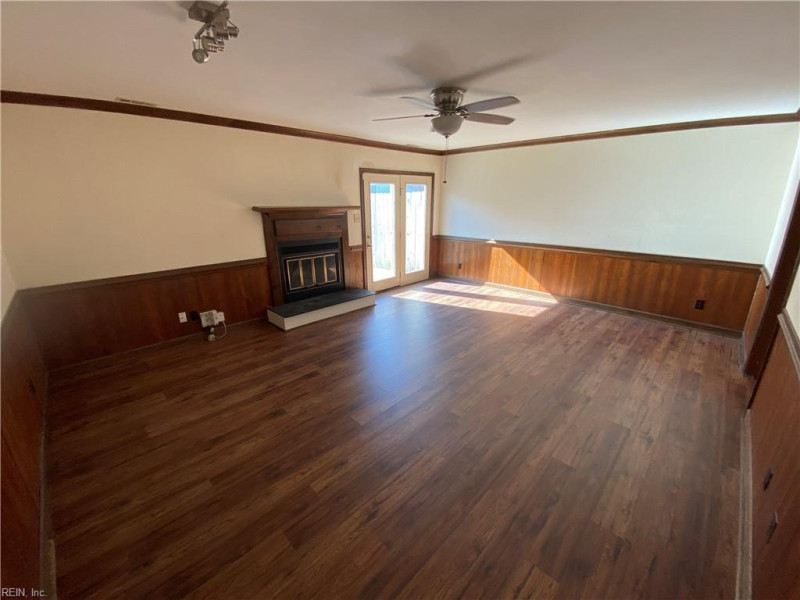 Photo 8 of 29 residential for sale in Chesapeake virginia