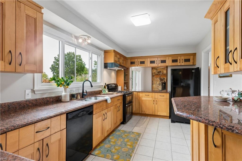Photo 15 of 50 residential for sale in Hampton virginia