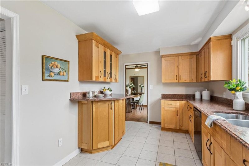 Photo 18 of 50 residential for sale in Hampton virginia