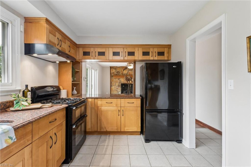Photo 19 of 50 residential for sale in Hampton virginia