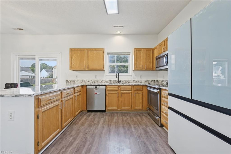 Photo 10 of 49 residential for sale in Suffolk virginia