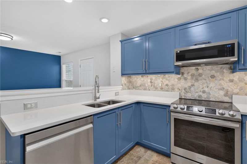 Photo 13 of 31 residential for sale in Virginia Beach virginia