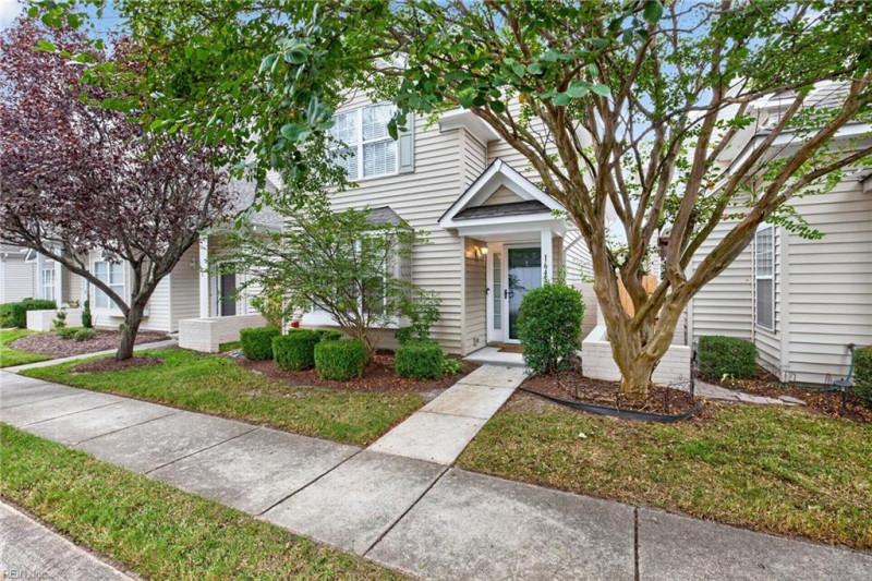 Photo 2 of 31 residential for sale in Virginia Beach virginia