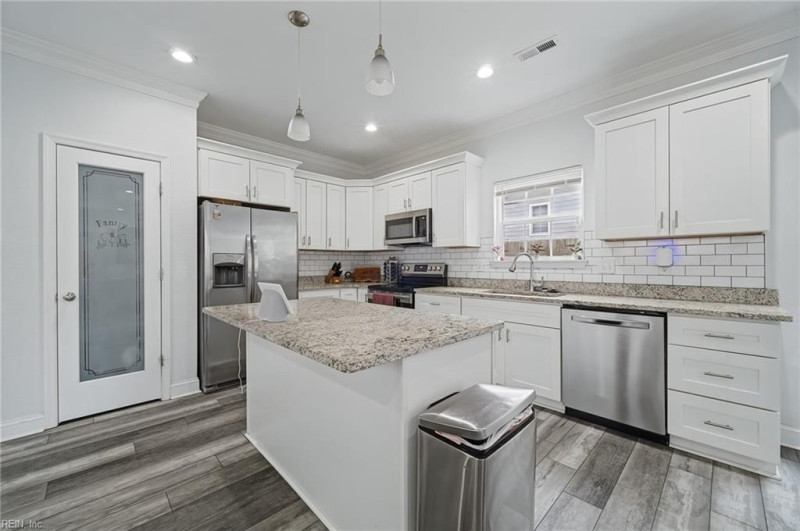 Photo 10 of 31 residential for sale in Hampton virginia
