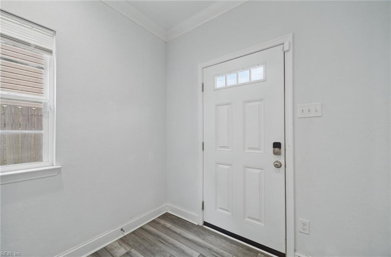 Photo 4 of 31 residential for sale in Hampton virginia