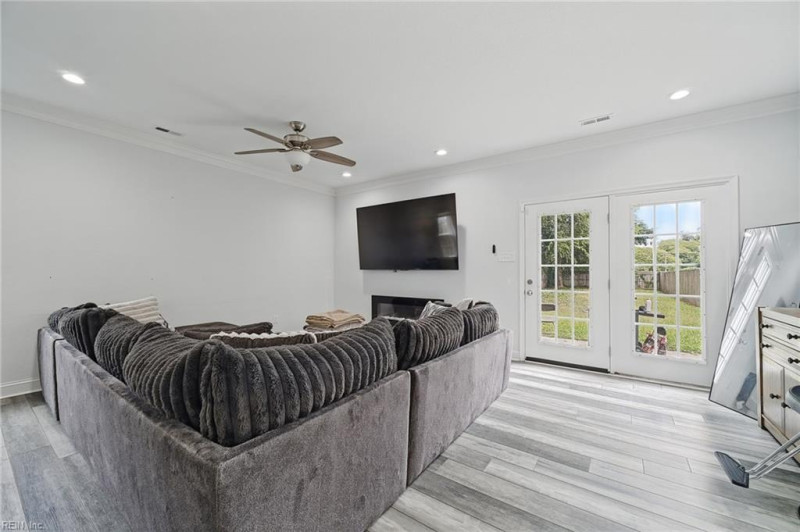 Photo 6 of 31 residential for sale in Hampton virginia