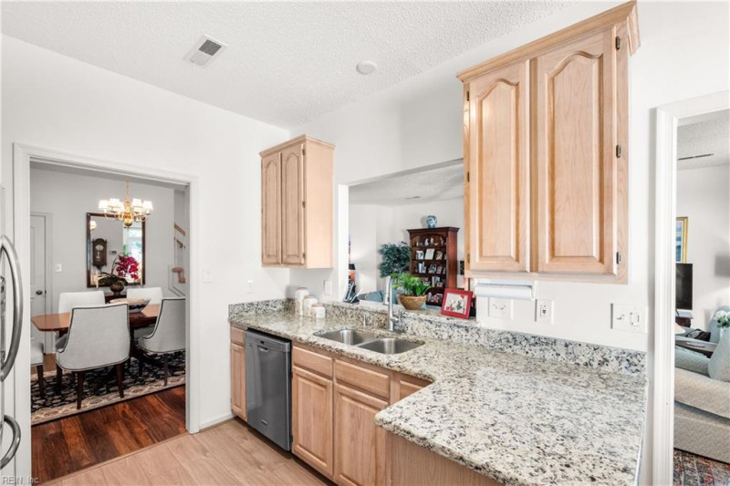 Photo 11 of 30 residential for sale in Virginia Beach virginia