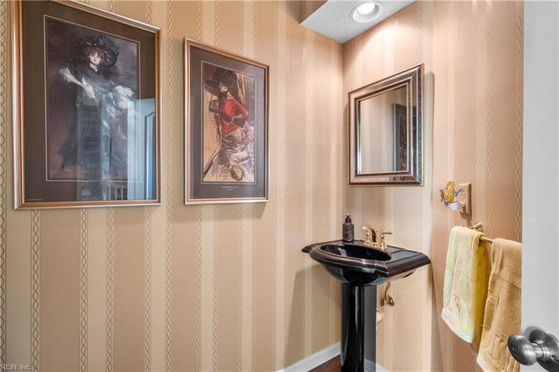 Photo 18 of 30 residential for sale in Virginia Beach virginia