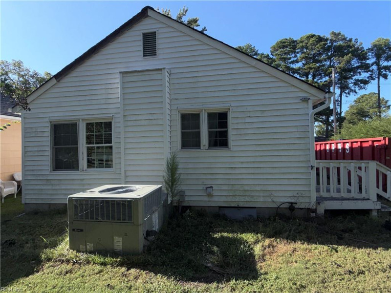 Photo 11 of 14 residential for sale in Franklin virginia