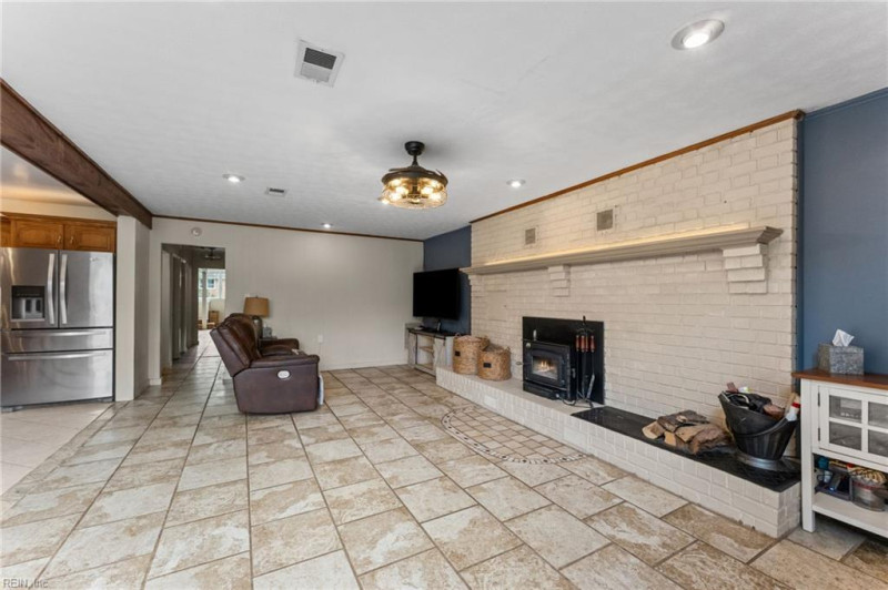 Photo 11 of 47 residential for sale in York County virginia