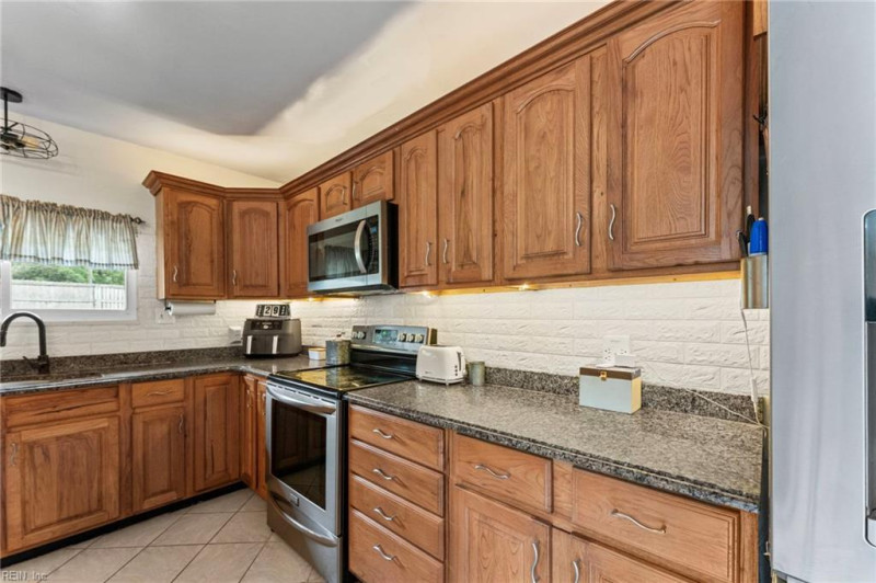 Photo 16 of 47 residential for sale in York County virginia