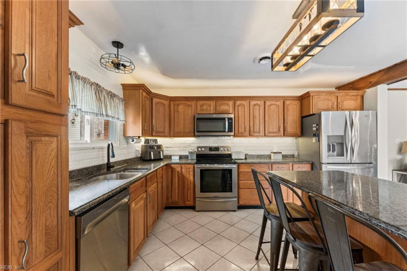 Photo 4 of 47 residential for sale in York County virginia