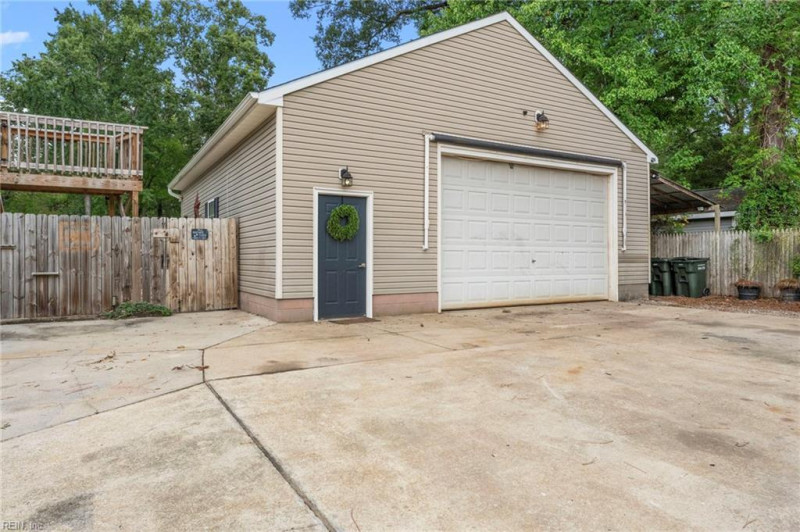 Photo 5 of 47 residential for sale in York County virginia