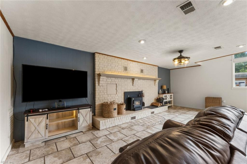 Photo 9 of 47 residential for sale in York County virginia