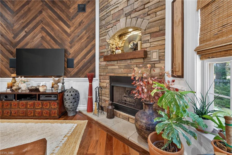 Photo 13 of 50 residential for sale in Chesapeake virginia