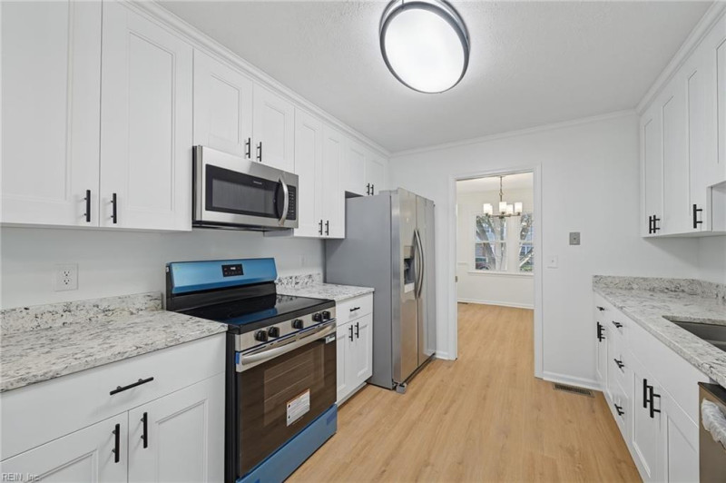 Photo 10 of 38 residential for sale in Hampton virginia