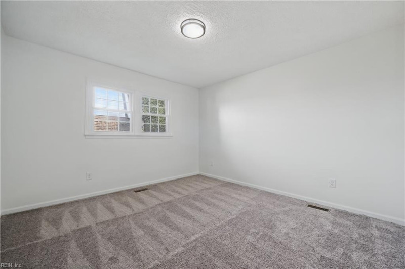 Photo 14 of 38 residential for sale in Hampton virginia