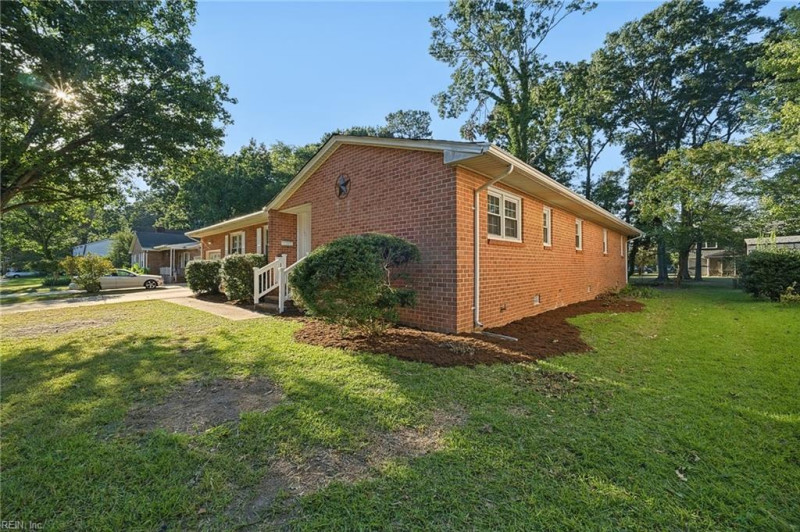Photo 2 of 38 residential for sale in Hampton virginia
