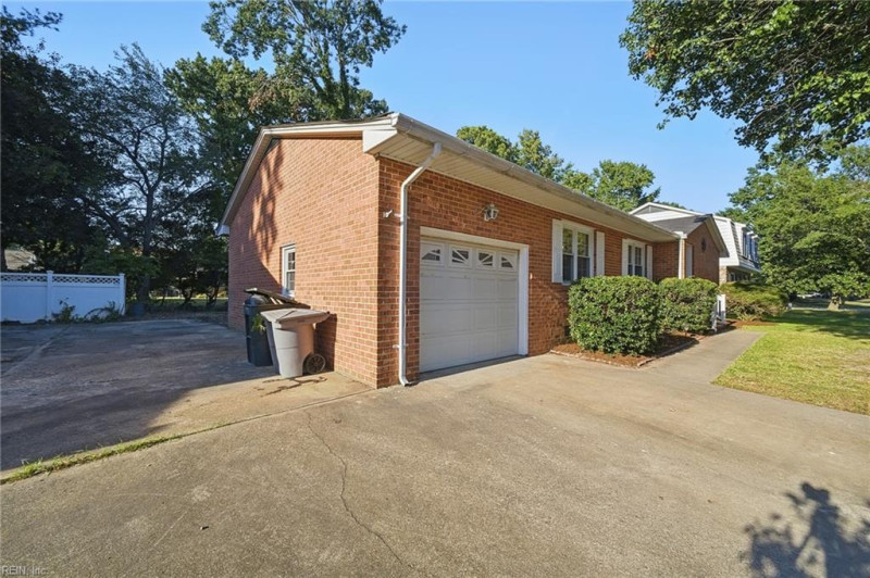Photo 3 of 38 residential for sale in Hampton virginia