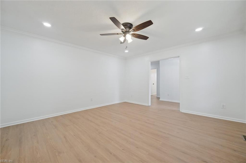 Photo 4 of 38 residential for sale in Hampton virginia
