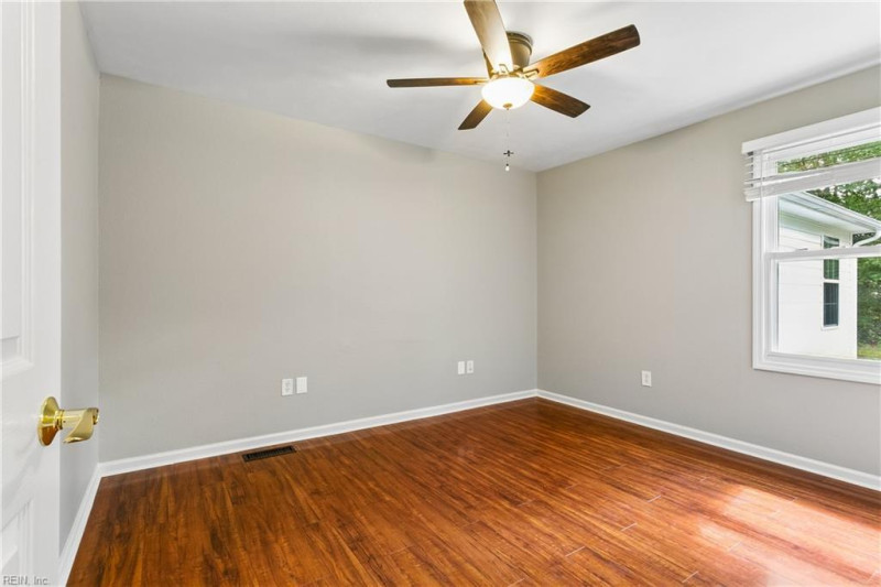 Photo 10 of 45 residential for sale in York County virginia