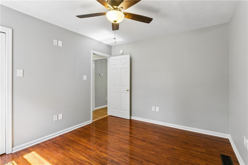 Photo 11 of 45 residential for sale in York County virginia