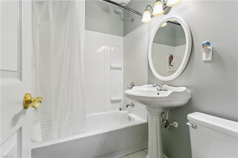 Photo 12 of 45 residential for sale in York County virginia
