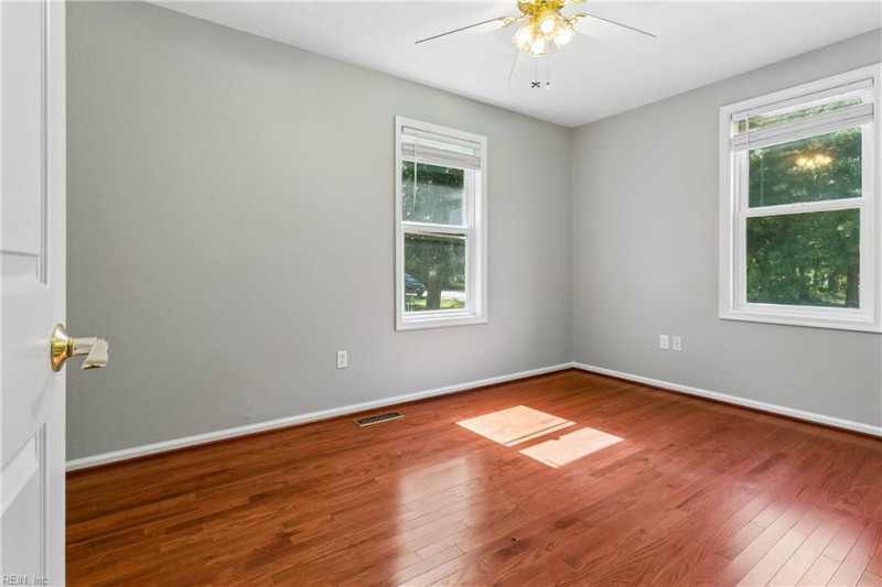 Photo 18 of 45 residential for sale in York County virginia