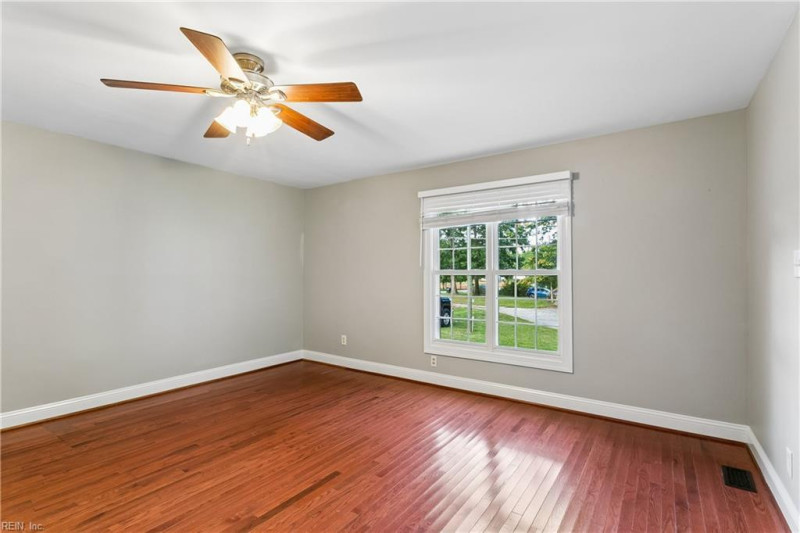 Photo 22 of 45 residential for sale in York County virginia