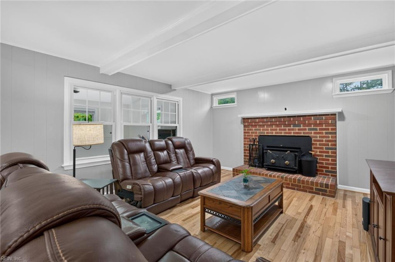 Photo 11 of 49 residential for sale in Virginia Beach virginia