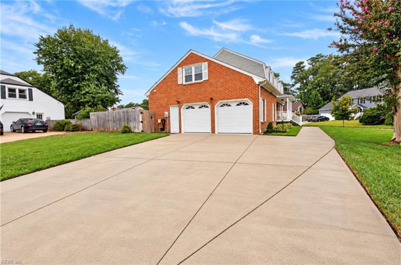 Photo 4 of 49 residential for sale in Virginia Beach virginia