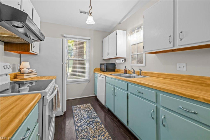 Photo 11 of 26 residential for sale in Virginia Beach virginia