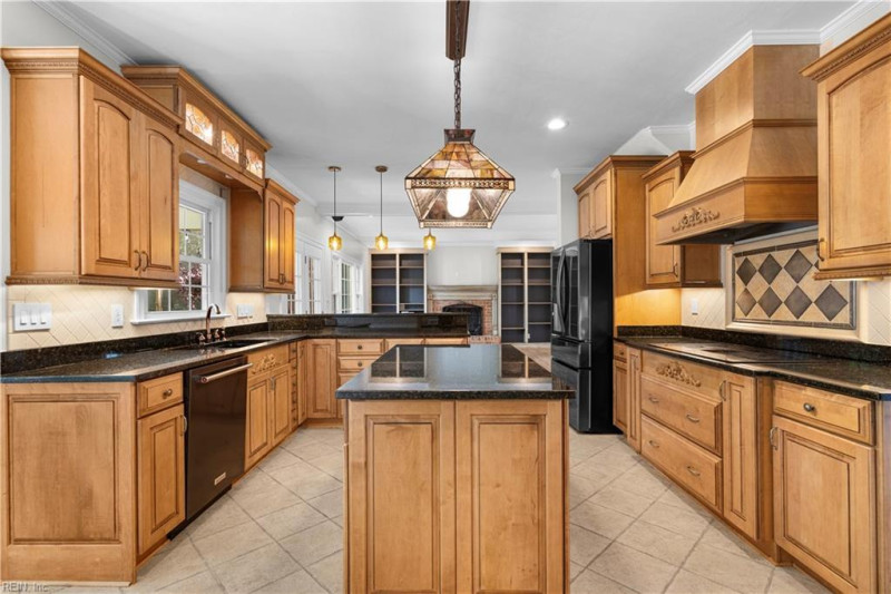 Photo 6 of 48 residential for sale in Chesapeake virginia