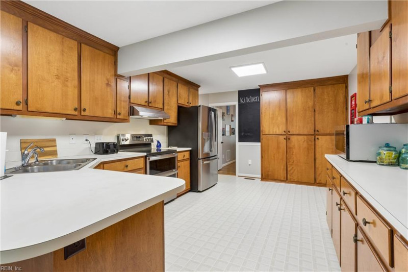 Photo 14 of 50 residential for sale in Hampton virginia