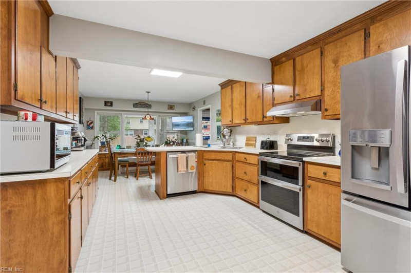 Photo 16 of 50 residential for sale in Hampton virginia