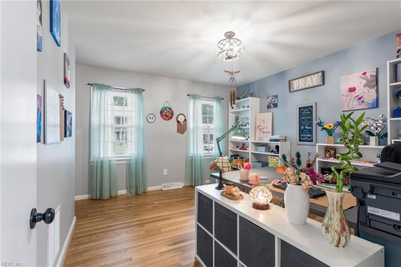 Photo 18 of 50 residential for sale in Hampton virginia