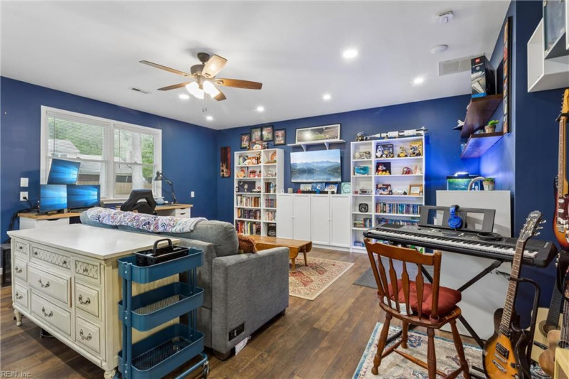 Photo 21 of 50 residential for sale in Hampton virginia