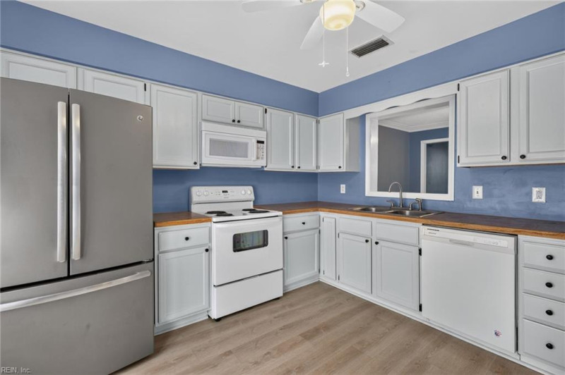 Photo 2 of 23 residential for sale in Virginia Beach virginia