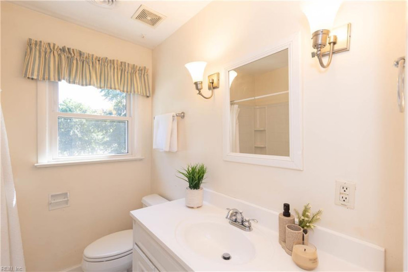 Photo 14 of 21 residential for sale in Hampton virginia