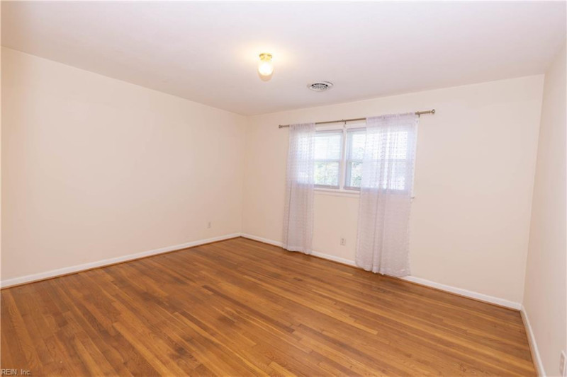 Photo 17 of 21 residential for sale in Hampton virginia